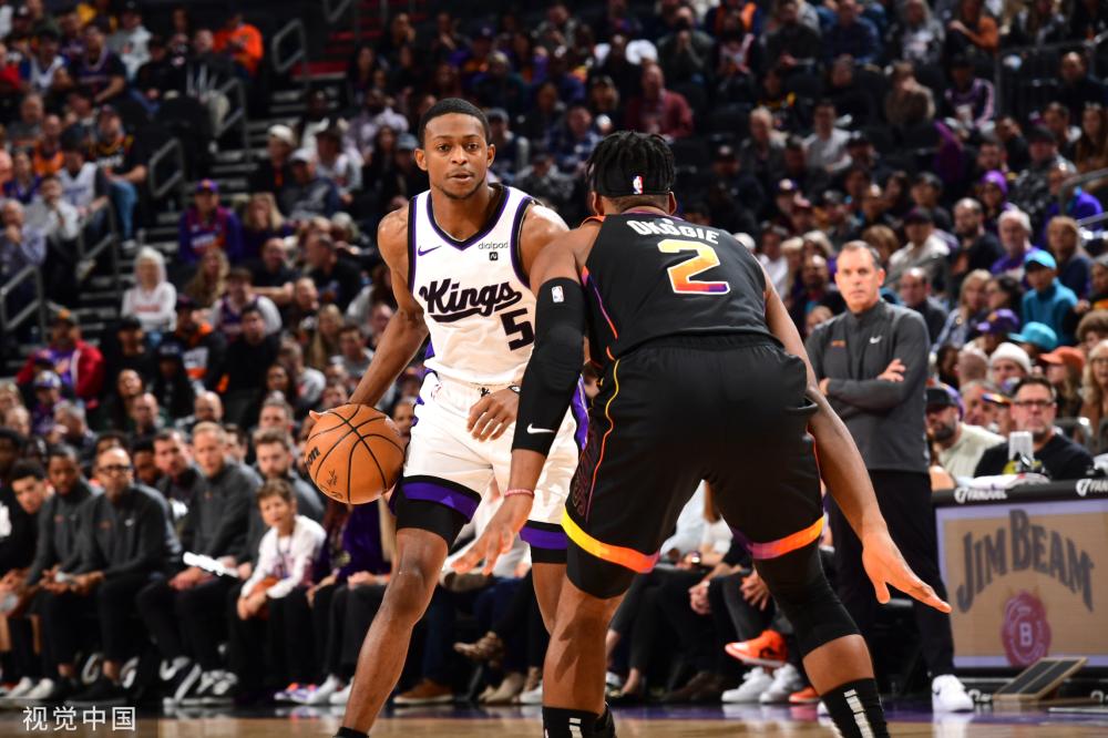 他用自己大 他用自己大