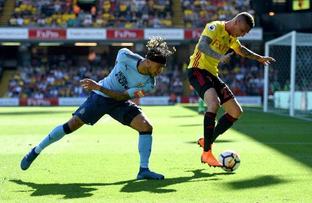 两人之间的 两人之间的